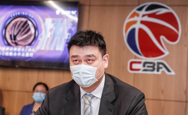 说罢，万破军又道：叶先生，我看最近纽约不太平，需不需要我留些人手在这里帮助费小姐？不用了。